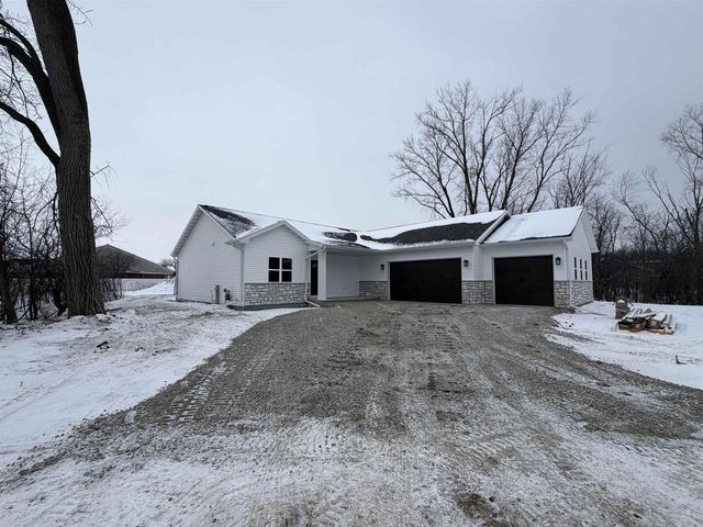 126 SOUTHFIELD COURT, Neenah, WI 54956