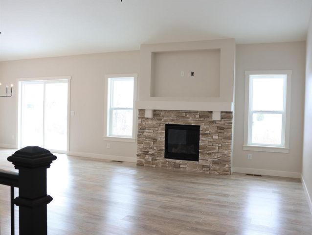 126 SOUTHFIELD COURT, Neenah, WI 54956