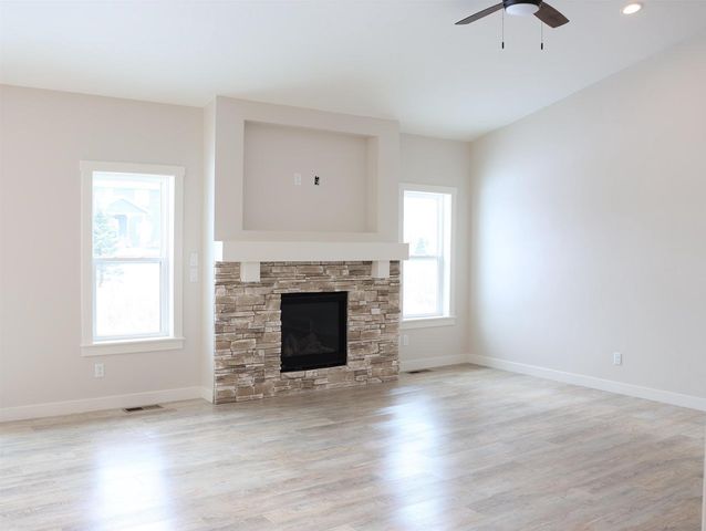 126 SOUTHFIELD COURT, Neenah, WI 54956