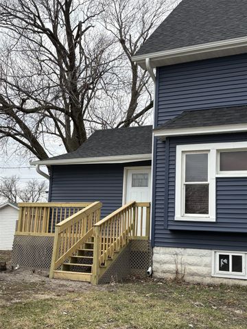 353 7th Avenue SW, Cedar Rapids, IA 52404