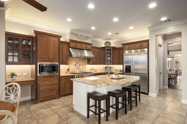 11232 N Burnhaven Way, Fresno, CA 93730