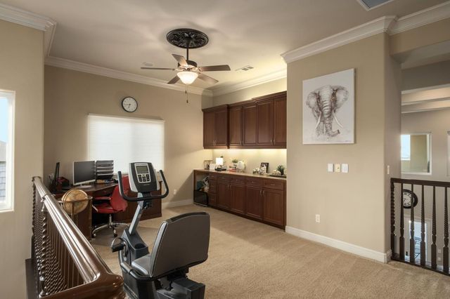 11232 N Burnhaven Way, Fresno, CA 93730