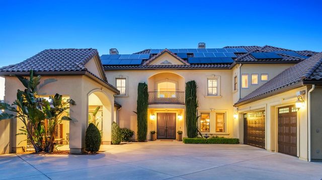 11232 N Burnhaven Way, Fresno, CA 93730