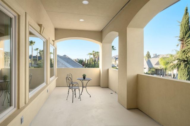 11232 N Burnhaven Way, Fresno, CA 93730
