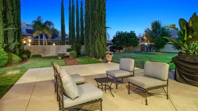 11232 N Burnhaven Way, Fresno, CA 93730