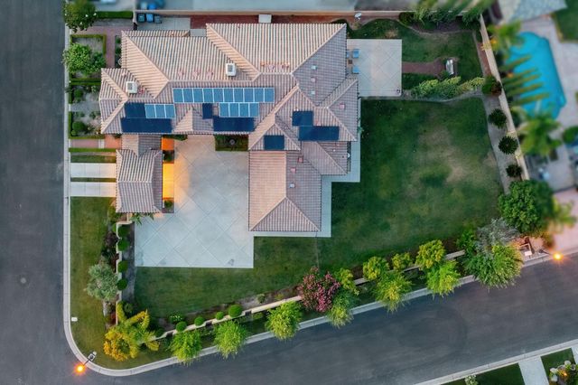 11232 N Burnhaven Way, Fresno, CA 93730