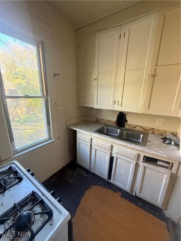 3253 E 56th Place, Cleveland, OH 44127