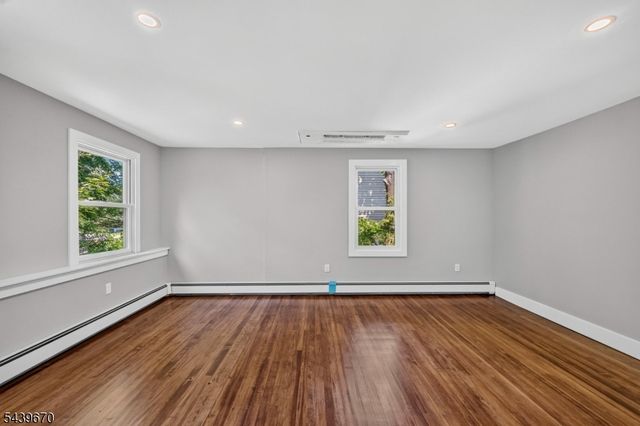 129 W Oak St, Bernards Twp., NJ 07920