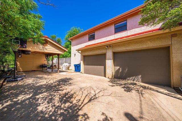 818 Bulwer Ave, Kerrville, TX 78028