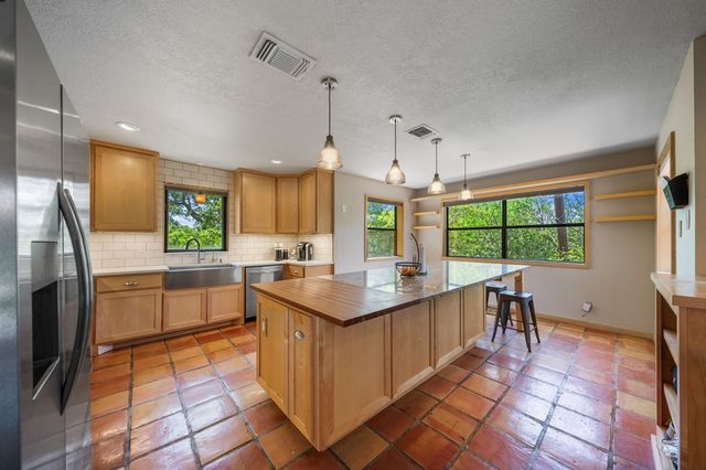 818 Bulwer Ave, Kerrville, TX 78028