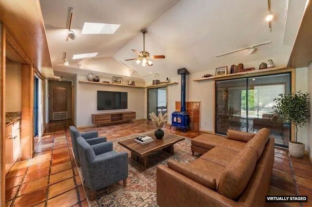 818 Bulwer Ave, Kerrville, TX 78028