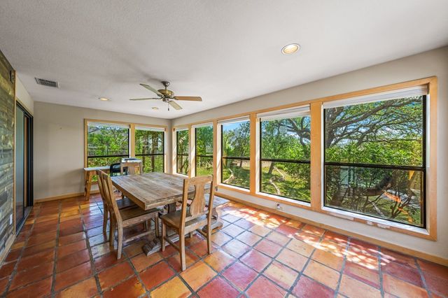 818 Bulwer Ave, Kerrville, TX 78028