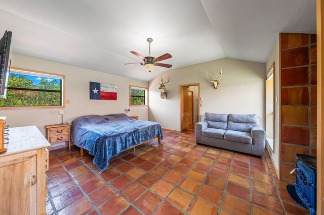818 Bulwer Ave, Kerrville, TX 78028