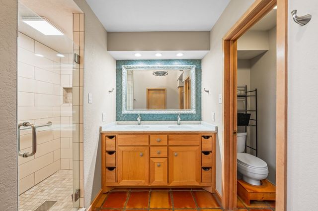 818 Bulwer Ave, Kerrville, TX 78028