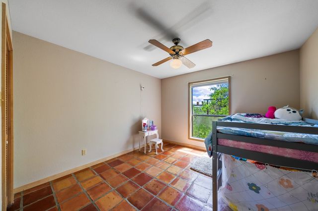 818 Bulwer Ave, Kerrville, TX 78028