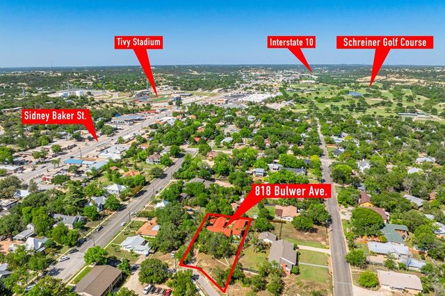 818 Bulwer Ave, Kerrville, TX 78028
