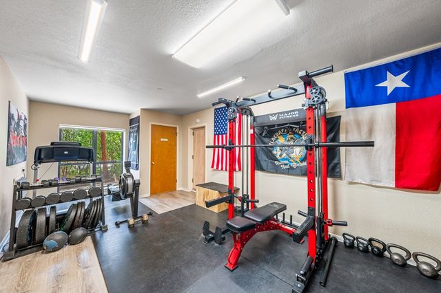 818 Bulwer Ave, Kerrville, TX 78028