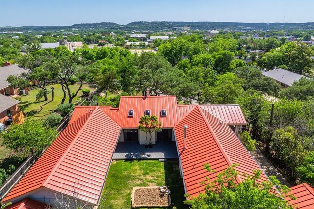 818 Bulwer Ave, Kerrville, TX 78028