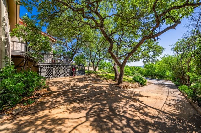 818 Bulwer Ave, Kerrville, TX 78028