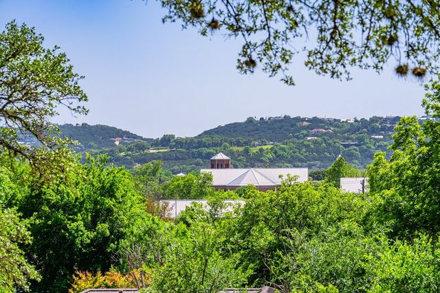 818 Bulwer Ave, Kerrville, TX 78028