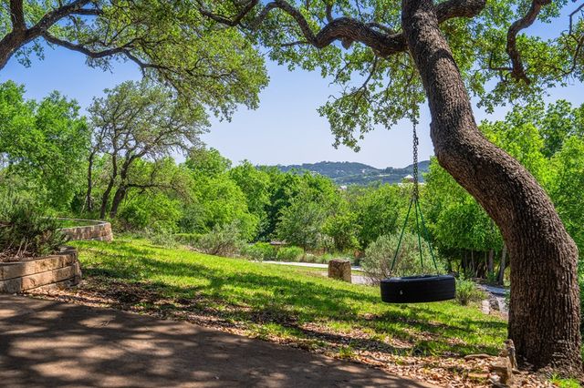 818 Bulwer Ave, Kerrville, TX 78028