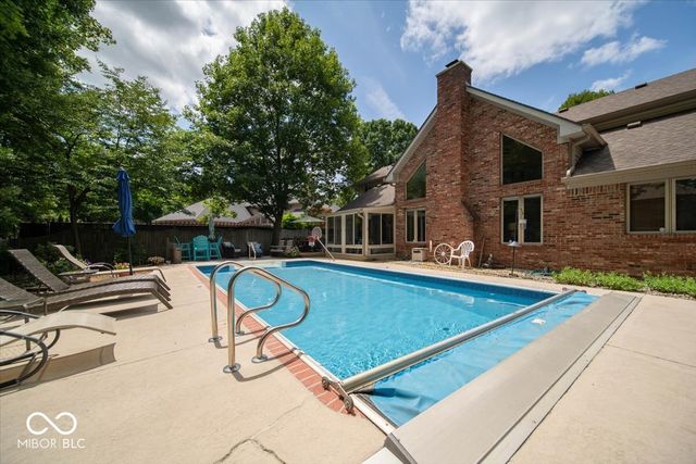 3897 S Woodfield Drive S, New Palestine, IN 46163