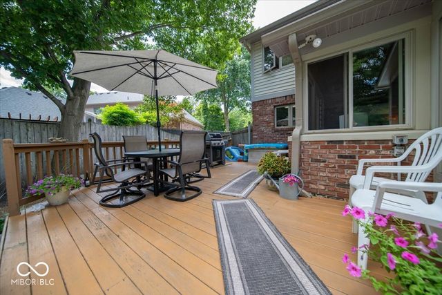 3897 S Woodfield Drive S, New Palestine, IN 46163
