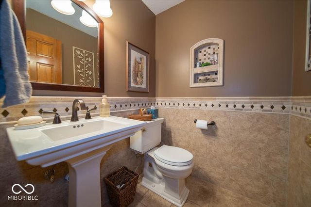 3897 S Woodfield Drive S, New Palestine, IN 46163