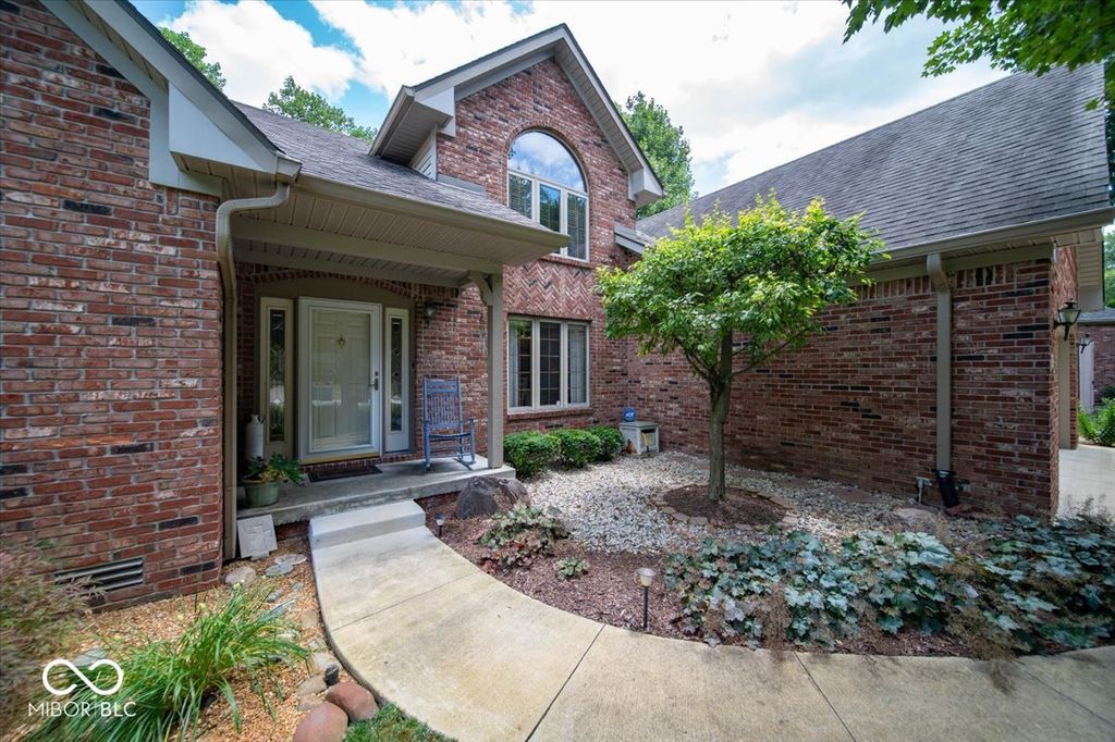 3897 S Woodfield Drive S, New Palestine, IN 46163