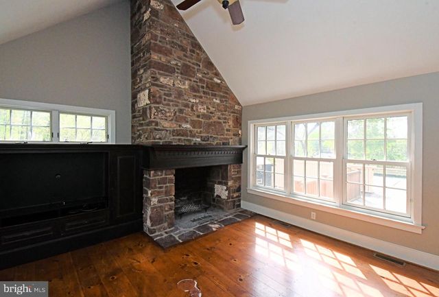 673 SPRING MOUNT RD, Schwenksville, PA 19473