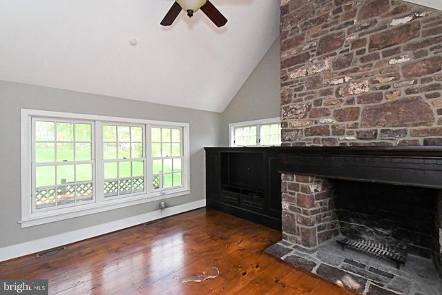 673 SPRING MOUNT RD, Schwenksville, PA 19473