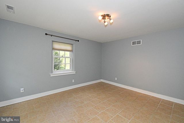 673 SPRING MOUNT RD, Schwenksville, PA 19473