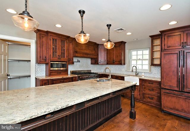 673 SPRING MOUNT RD, Schwenksville, PA 19473