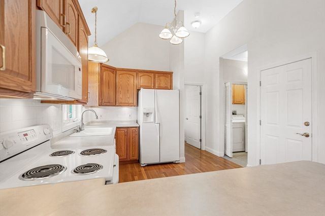 27 Holly Lane 27, Dracut, MA 01826