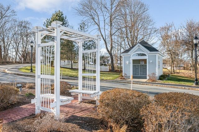 27 Holly Lane 27, Dracut, MA 01826