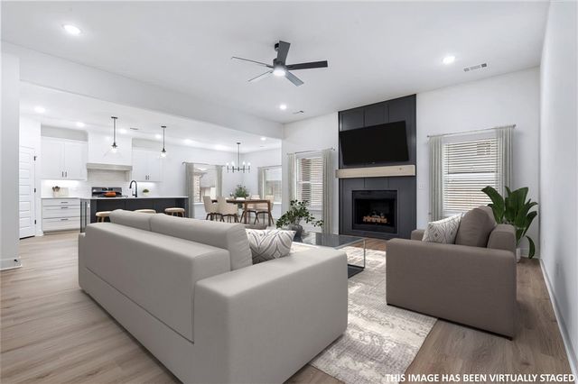 6907 SW Orange Avenue, Bentonville, AR 72713