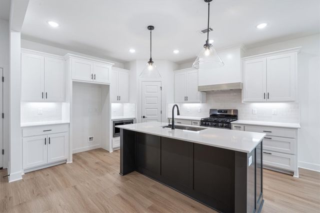6907 SW Orange Avenue, Bentonville, AR 72713