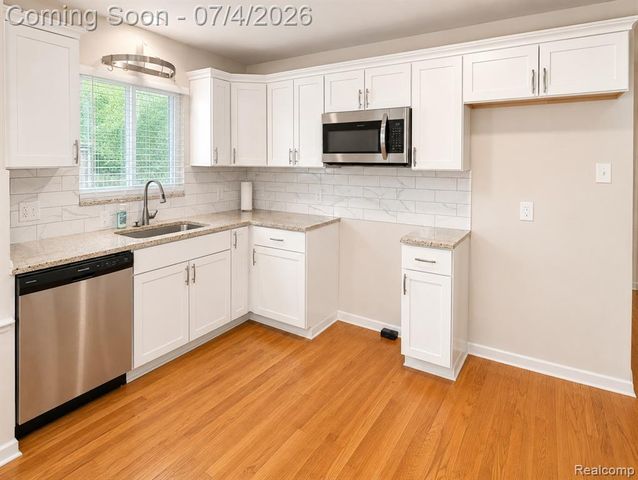 20552 Huntington Avenue, Harper Woods, MI 48225