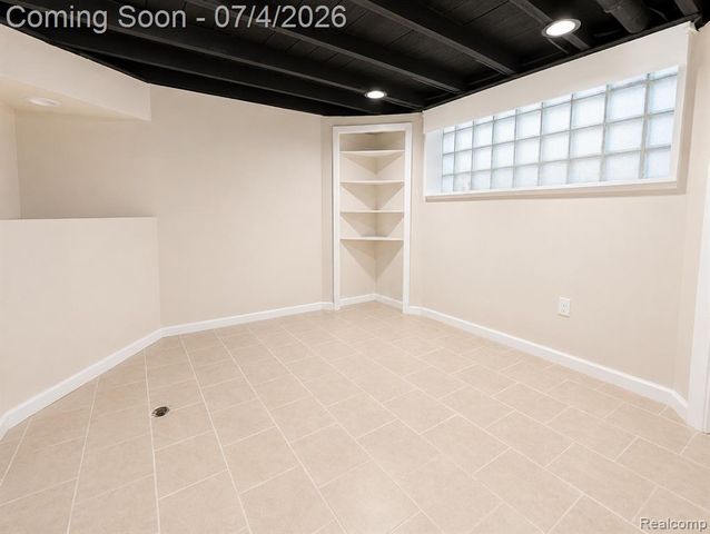 20552 Huntington Avenue, Harper Woods, MI 48225