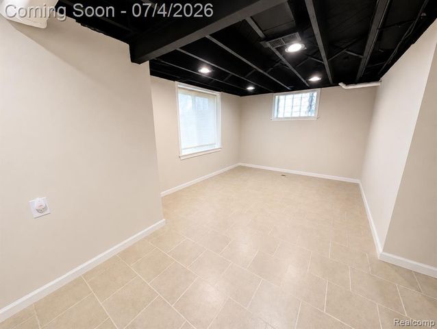 20552 Huntington Avenue, Harper Woods, MI 48225