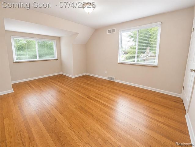 20552 Huntington Avenue, Harper Woods, MI 48225