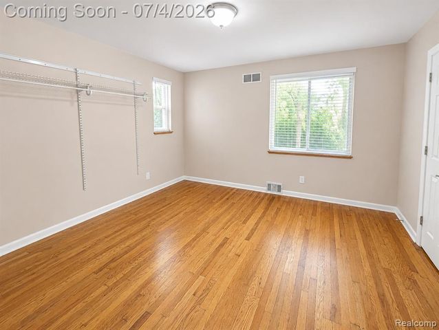 20552 Huntington Avenue, Harper Woods, MI 48225