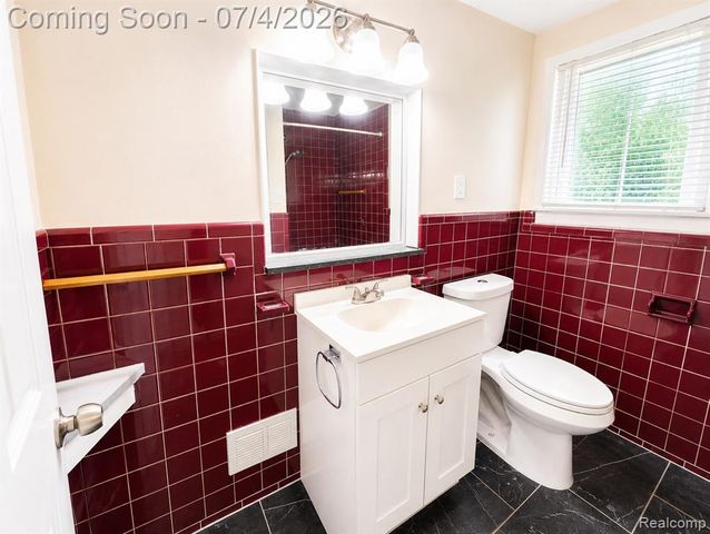 20552 Huntington Avenue, Harper Woods, MI 48225