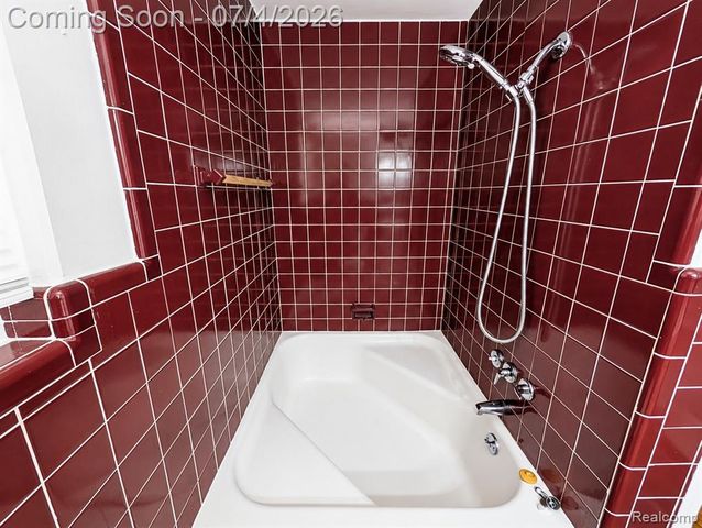 20552 Huntington Avenue, Harper Woods, MI 48225