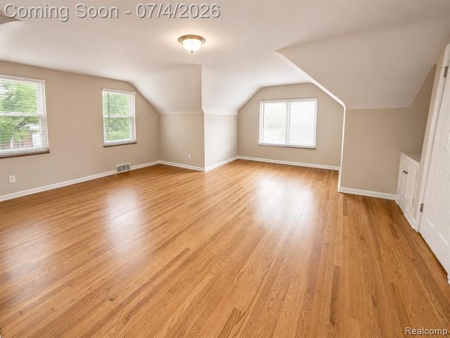 20552 Huntington Avenue, Harper Woods, MI 48225