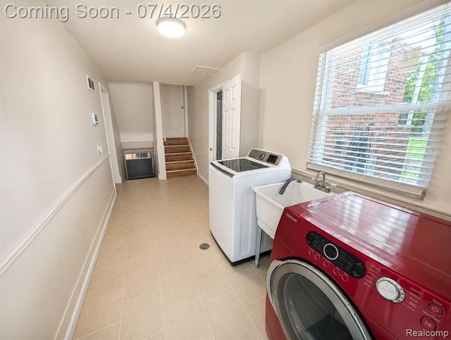 20552 Huntington Avenue, Harper Woods, MI 48225