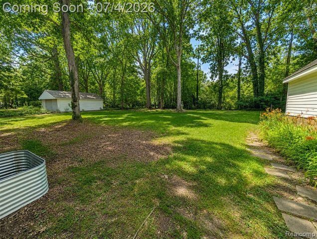 20552 Huntington Avenue, Harper Woods, MI 48225