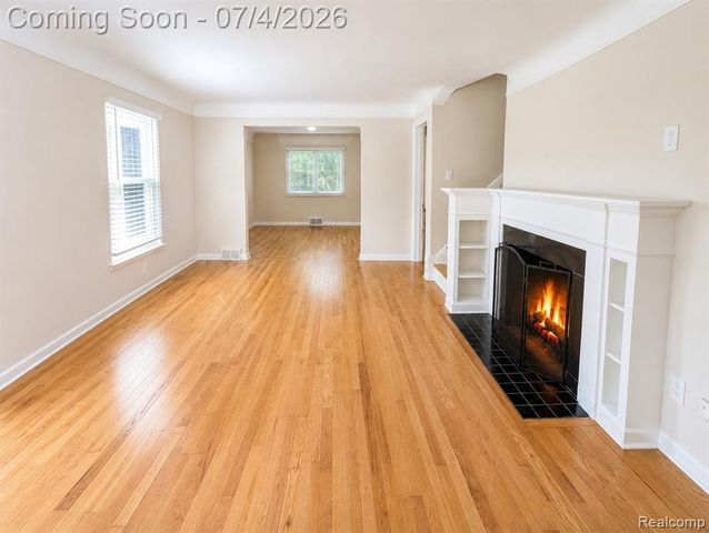 20552 Huntington Avenue, Harper Woods, MI 48225