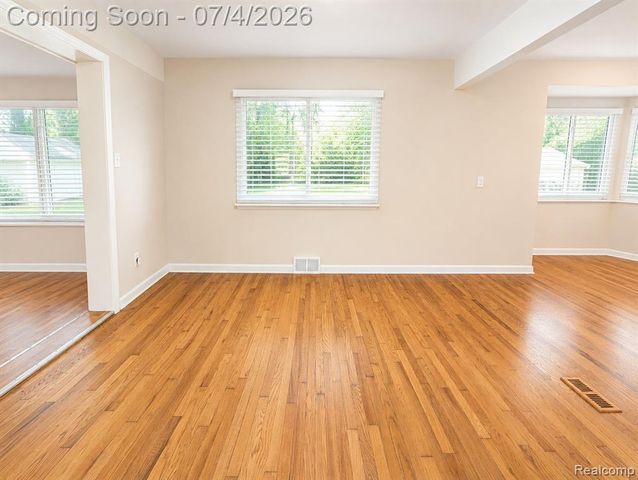20552 Huntington Avenue, Harper Woods, MI 48225