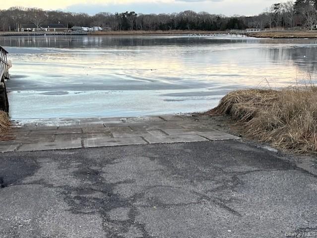 84 Point Road, Flanders, NY 11901